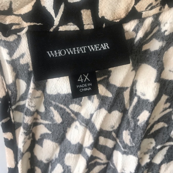 🎉🎉HOST PICK🎉🎉 WHO WHAT WEAR BOHO FLORAL ROMPER - Picture 4 of 4